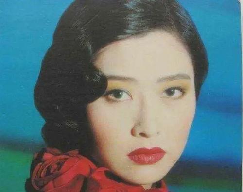 群芳颂在线观看,穿越时空的花语传奇  第2张